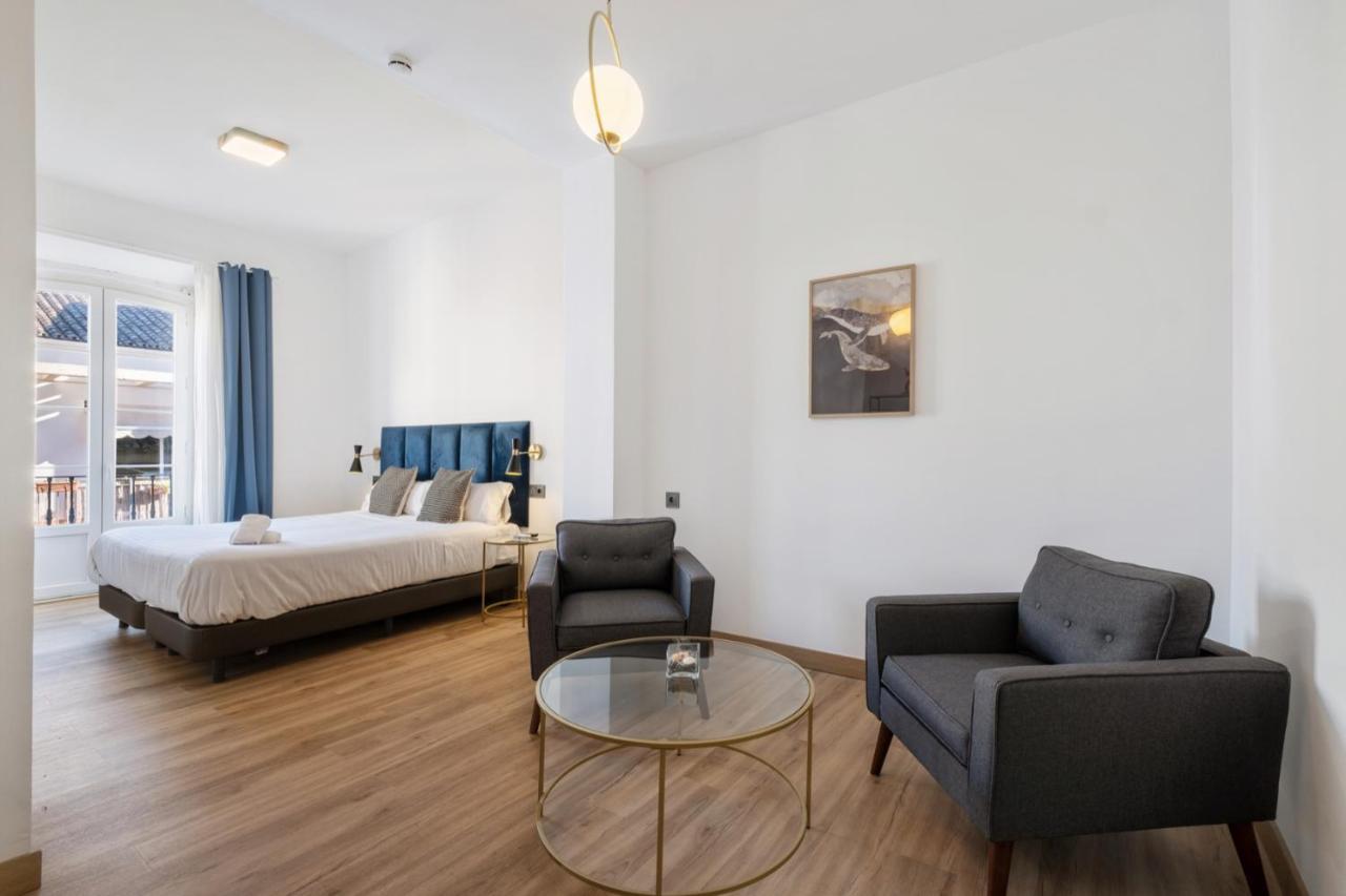 Malaga City Suites Bagian luar foto