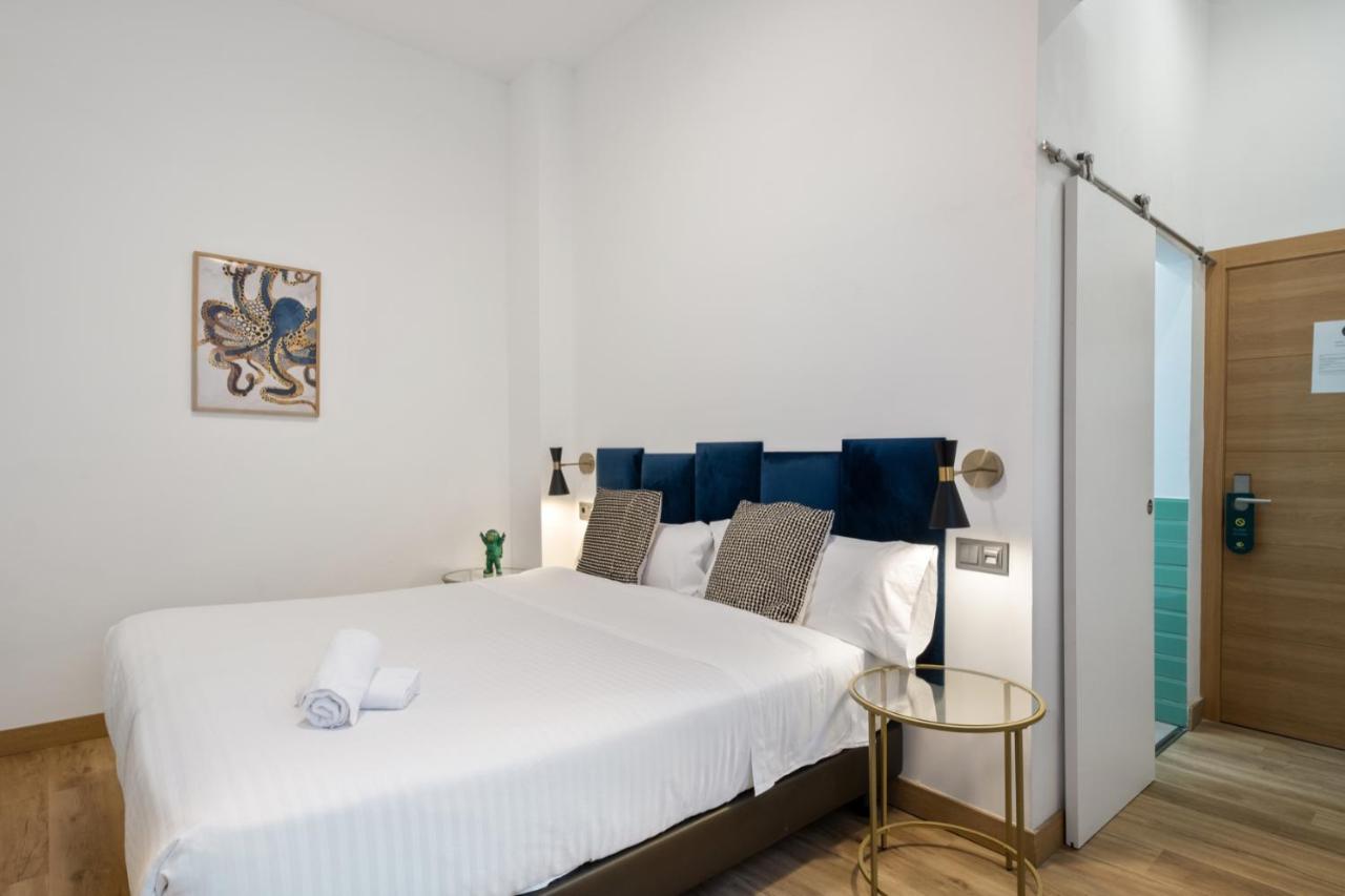 Malaga City Suites Bagian luar foto